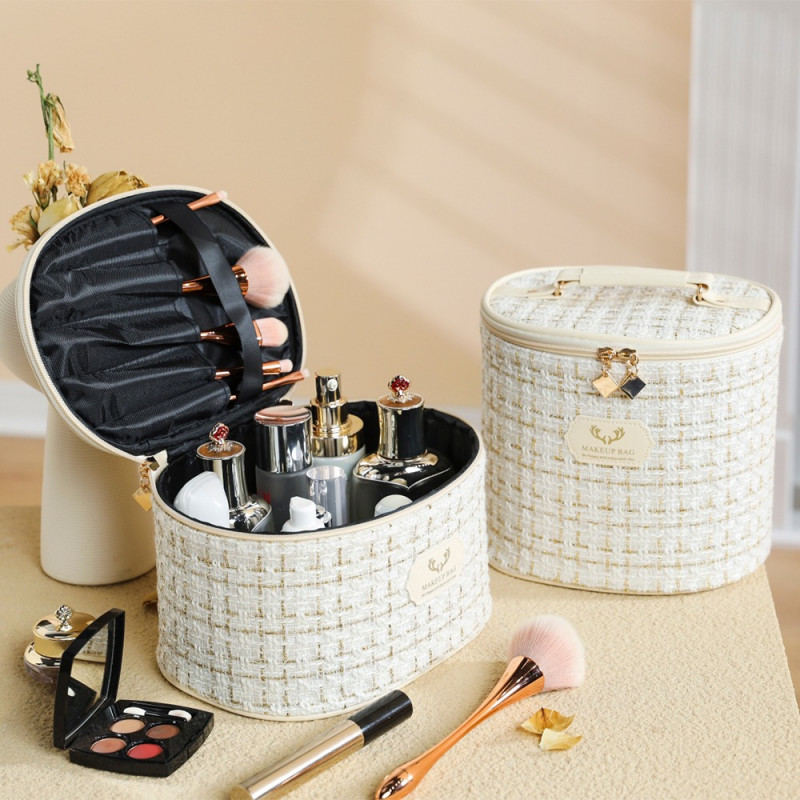 Cosmetic storage outlet bag